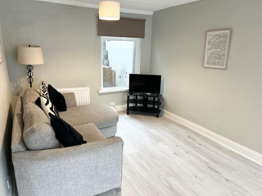 Snug Central Belfast Home, 2 Minutes From Ormeau Park! Exterior photo