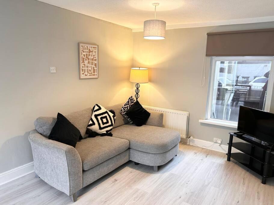 Snug Central Belfast Home, 2 Minutes From Ormeau Park! Exterior photo